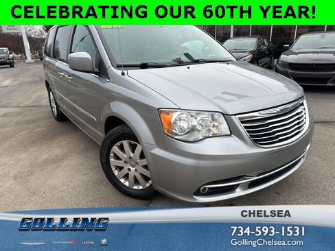 Certified 2016 Chrysler Town & Country Touring image 1
