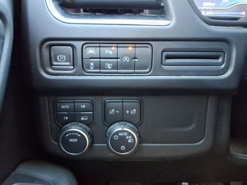 Used 2023 Chevrolet Tahoe LT w/ Luxury Package AWD/4WD image 12