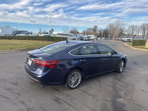 Used 2017 Toyota Avalon Limited image 6