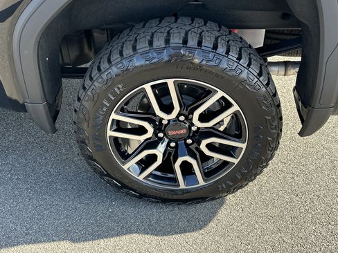 Used 2025 GMC Sierra 1500 AT4 w/ AT4 Premium Package image 21
