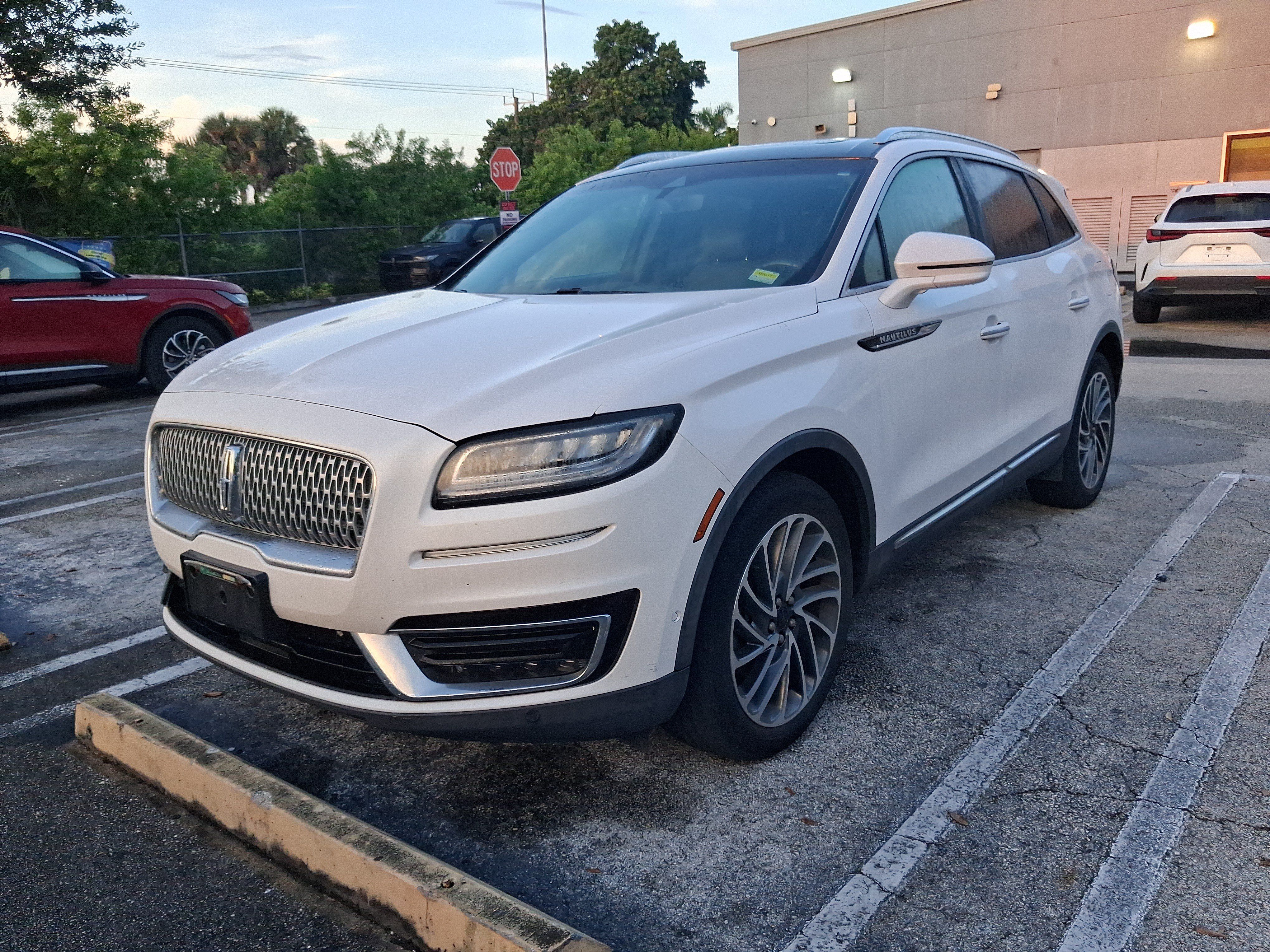 Used 2019 Lincoln Nautilus Reserve AWD/4WD image 2