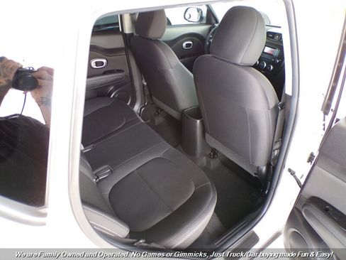 Used 2015 Kia Soul FWD image 23