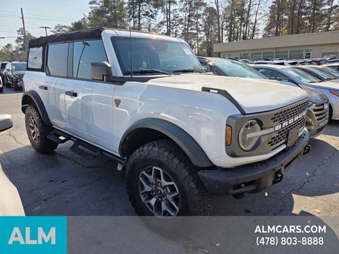 Used 2024 Ford Bronco Badlands image 11
