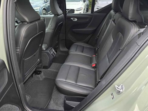 Used 2025 Volvo XC40 B5 Core image 18