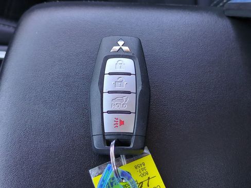 Used 2024 Mitsubishi Outlander SE image 29