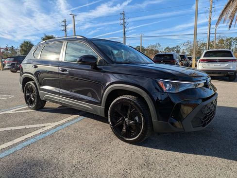 New 2026 Volkswagen Taos SE image 8