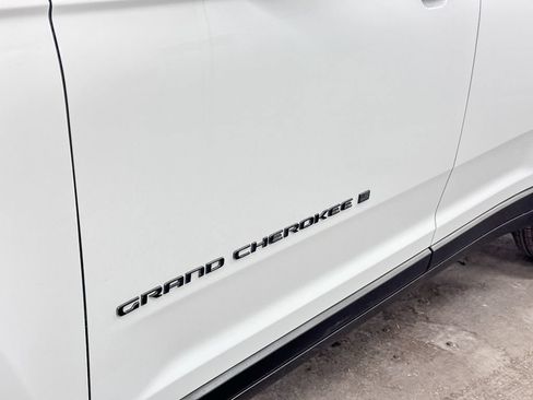New 2026 Jeep Grand Cherokee L 4WD image 19