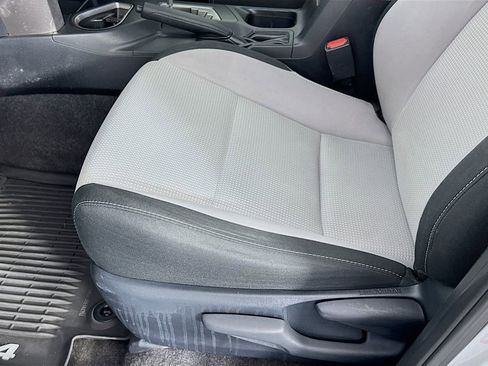 Used 2018 Toyota RAV4 XLE image 19