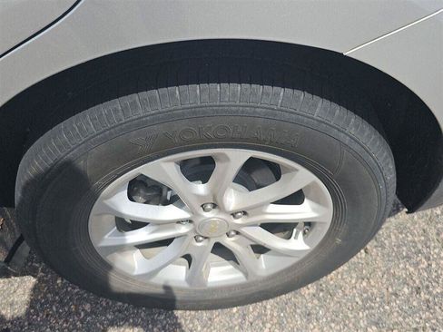Used 2021 Chevrolet Equinox LT FWD image 9