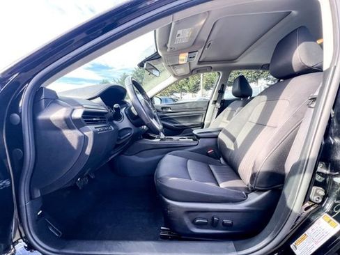 Used 2024 Nissan Altima 2.5 SV w/ SV Premium Package image 16