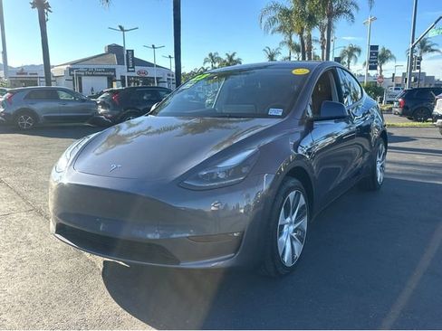 Used 2023 Tesla Model Y Long Range image 3