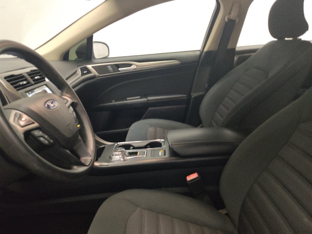 Used 2018 Ford Fusion SE FWD image 17