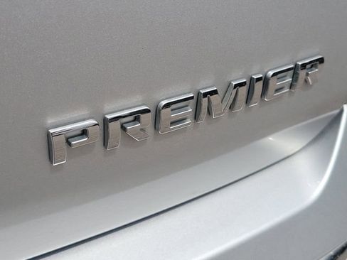 Used 2022 Chevrolet Traverse Premier AWD/4WD image 37