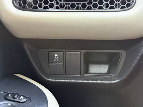 Used 2025 Honda HR-V LX image 29