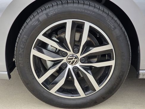 Used 2025 Volkswagen Jetta SE image 8