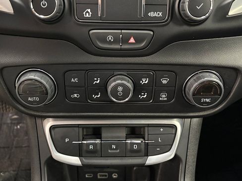 Used 2023 GMC Terrain SLT AWD/4WD image 28