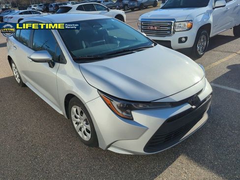Used 2024 Toyota Corolla LE image 3