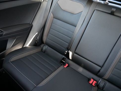 Used 2024 Volkswagen Taos SEL image 12