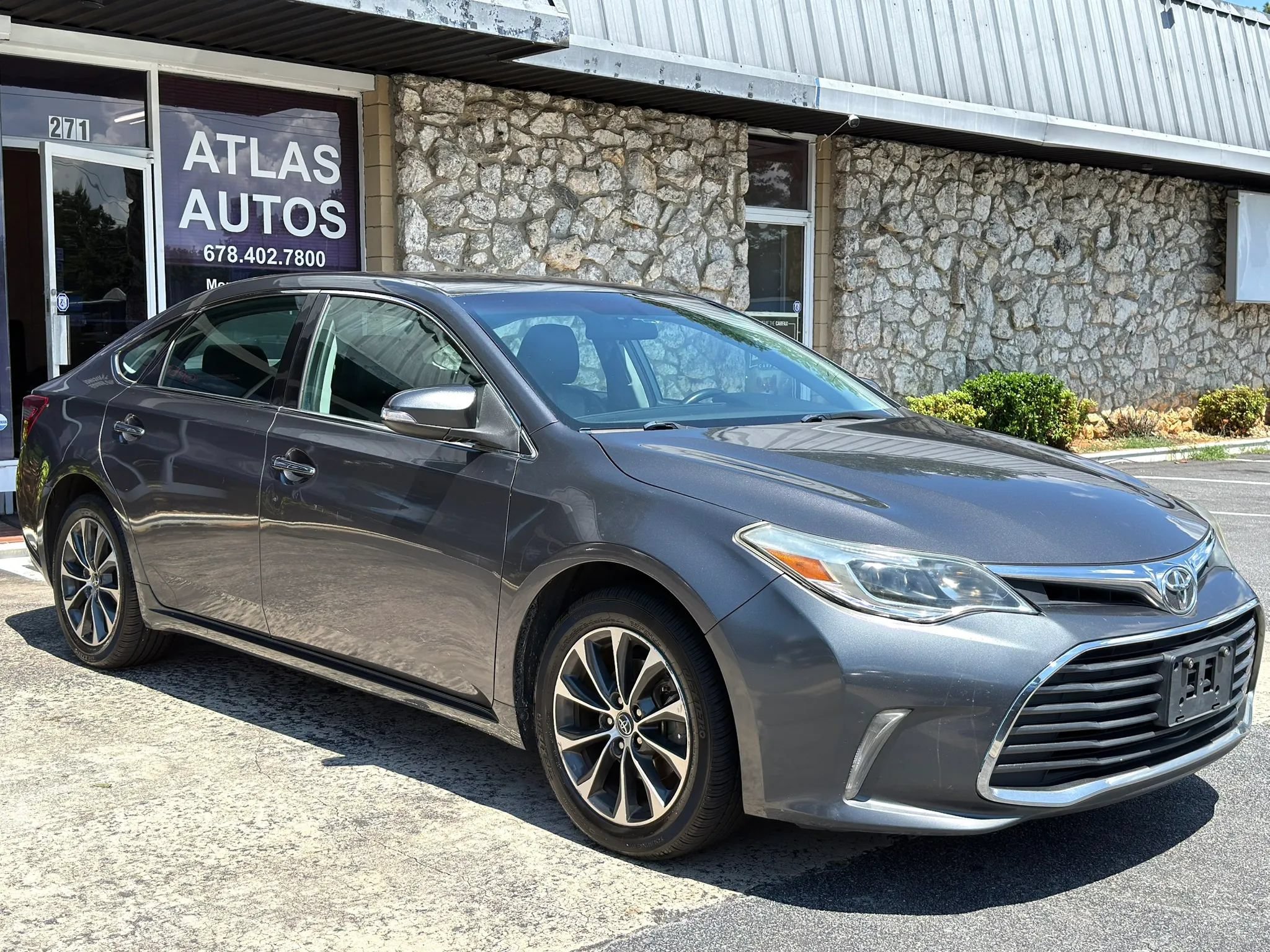 Used 2016 Toyota Avalon XLE FWD image 4