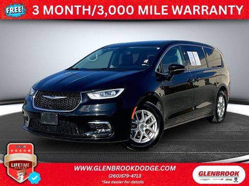 Used 2024 Chrysler Pacifica Touring-L FWD image 1