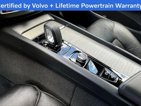Used 2025 Volvo XC60 B5 Plus image 18