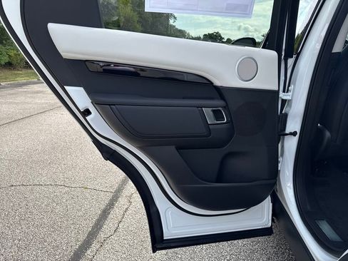 New 2025 Land Rover Discovery S image 13