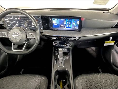 New 2026 Nissan Kicks SV w/ SV Premium Package image 2