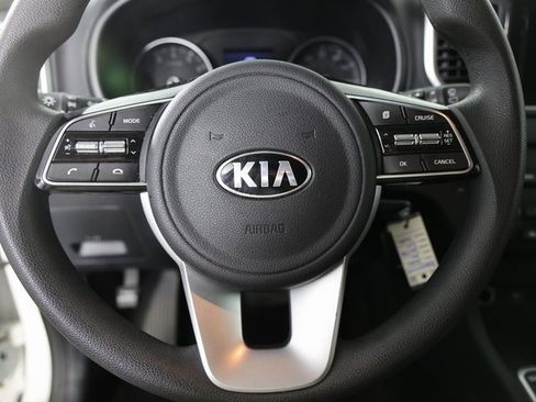Used 2020 Kia Sportage LX image 4