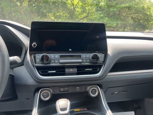 Used 2024 Toyota Grand Highlander AWD Hybrid image 18