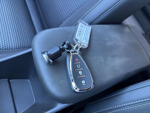 Used 2025 Chevrolet Trax LT w/ LT Convenience Package image 23