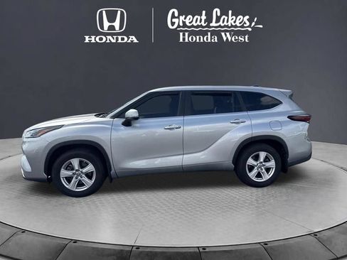 Used 2024 Toyota Highlander LE AWD/4WD image 16
