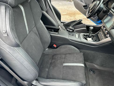 Used 2023 Toyota GR86 Premium w/ ALL Weather Mat Package (TMS) RWD image 19
