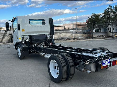 New 2025 Chevrolet Low Cab Forward image 7