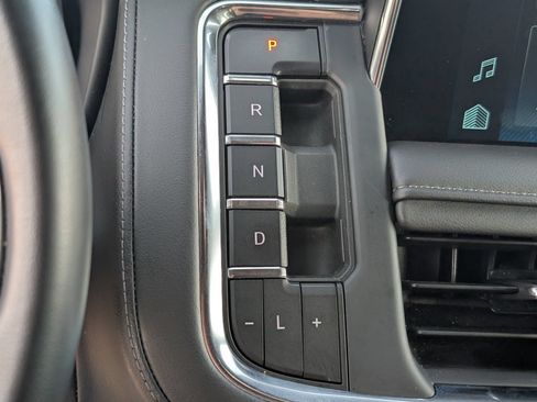 Used 2024 Chevrolet Suburban LT RWD image 20