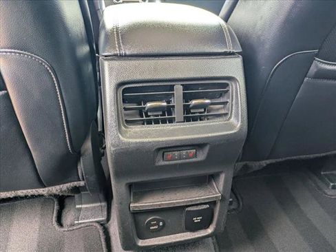Used 2022 Ford Edge Titanium w/ Equipment Group 301A AWD/4WD image 17