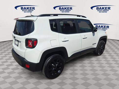 Used 2023 Jeep Renegade Altitude w/ Sun/Sound Group AWD/4WD image 3