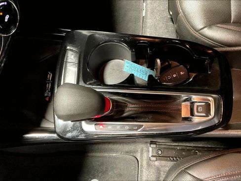 Used 2025 Chevrolet Trax RS w/ Sunroof Package image 17