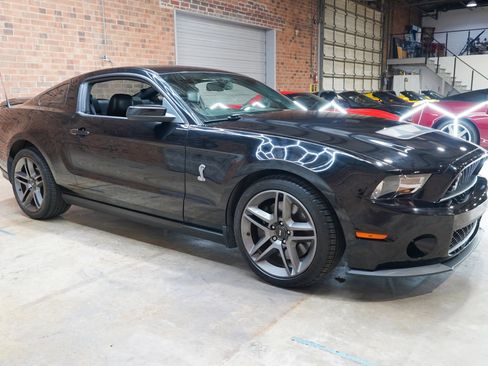 Used 2010 Ford Mustang Shelby GT500 RWD image 2