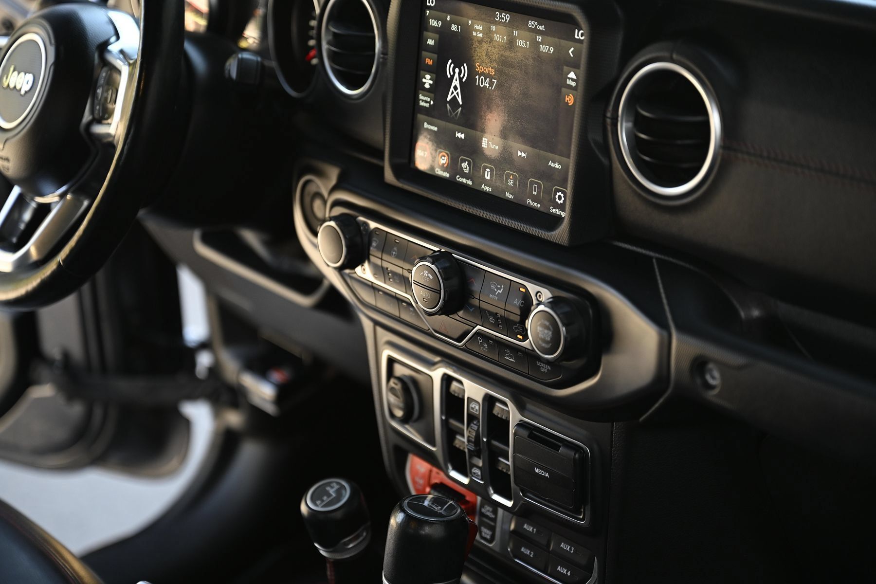 Used 2020 Jeep Gladiator Rubicon AWD/4WD image 25