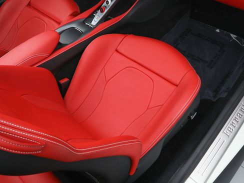 Certified 2022 Ferrari Portofino M RWD image 25