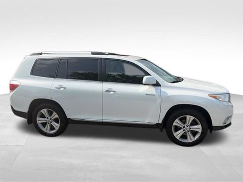 Used 2013 Toyota Highlander Limited AWD/4WD image 34
