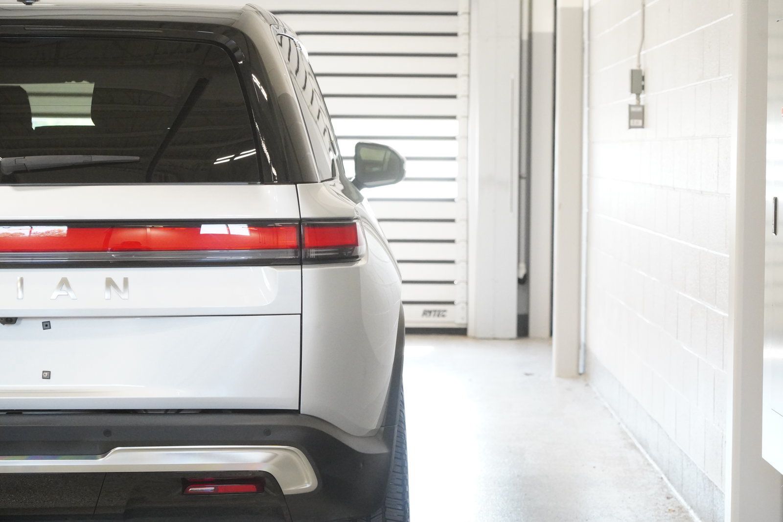Used 2023 Rivian R1S Launch Edition Quad AWD/4WD image 10