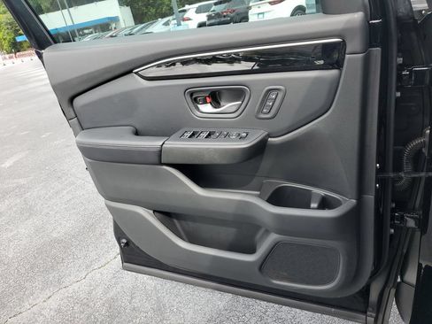 Used 2025 Honda Pilot EX-L image 29
