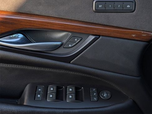 Used 2020 Cadillac Escalade Premium Luxury image 18