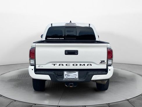 Used 2022 Toyota Tacoma TRD Sport w/ Technology Package AWD/4WD image 4