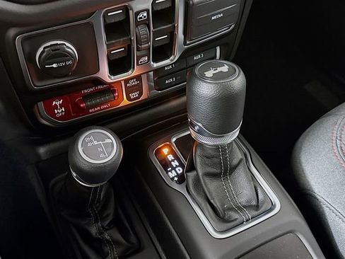 New 2025 Jeep Wrangler Unlimited Rubicon w/ Convenience Group AWD/4WD image 16