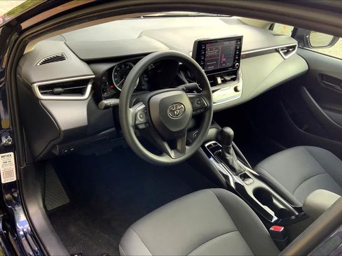 Used 2022 Toyota Corolla LE FWD image 16