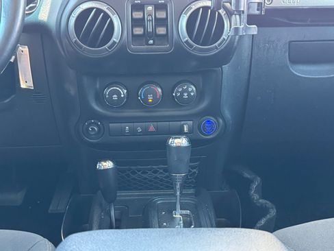 Used 2017 Jeep Wrangler Unlimited Sport w/ Quick Order Package 24S AWD/4WD image 15