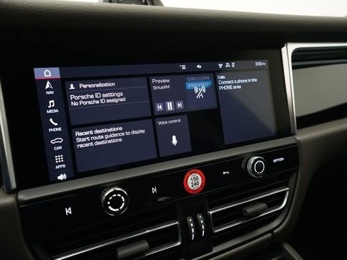 Certified 2023 Porsche Macan image 23