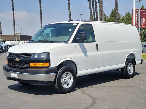 Used 2025 Chevrolet Express 2500 w/ Driver Convenience Package RWD image 22